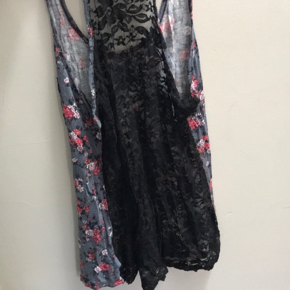 Floral/ lace tanks top - Picture 2 of 2